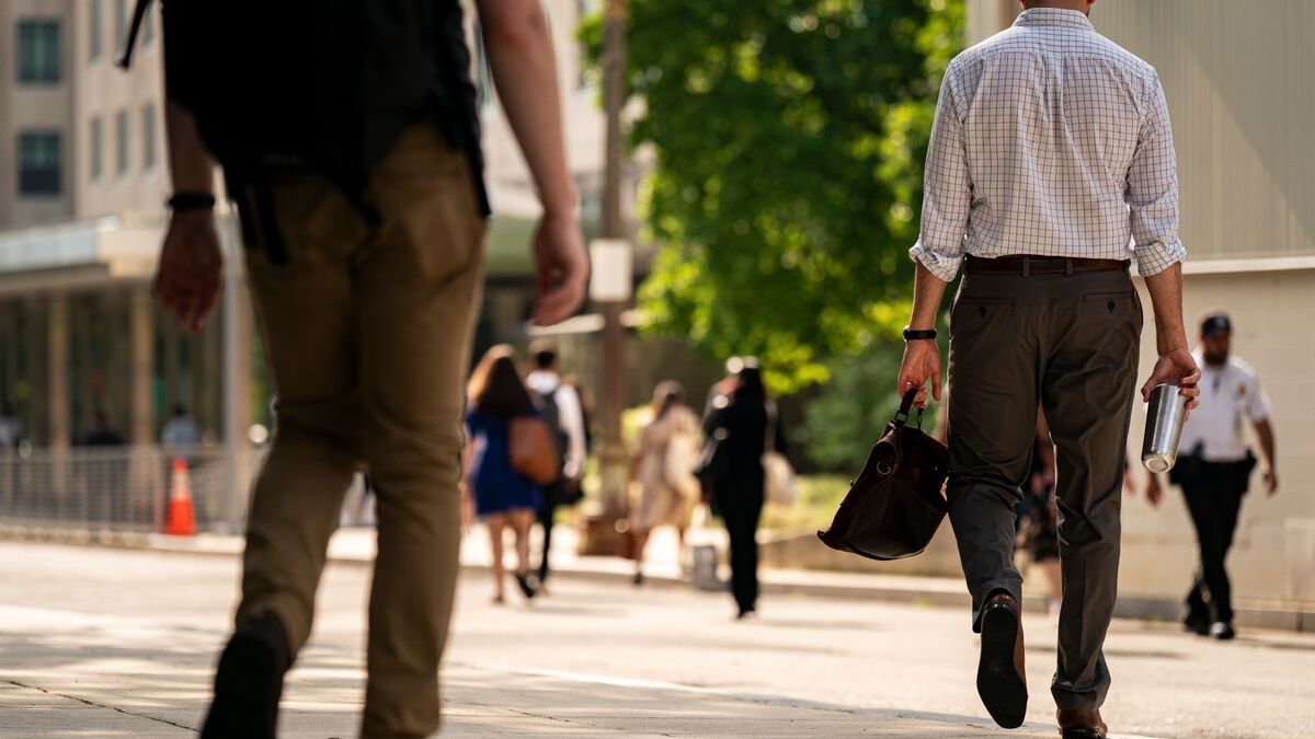 যুক্তরাষ্ট্রে শাটডাউন: চাকরি হারাতে পারেন সাড়ে সাত লাখ কর্মী